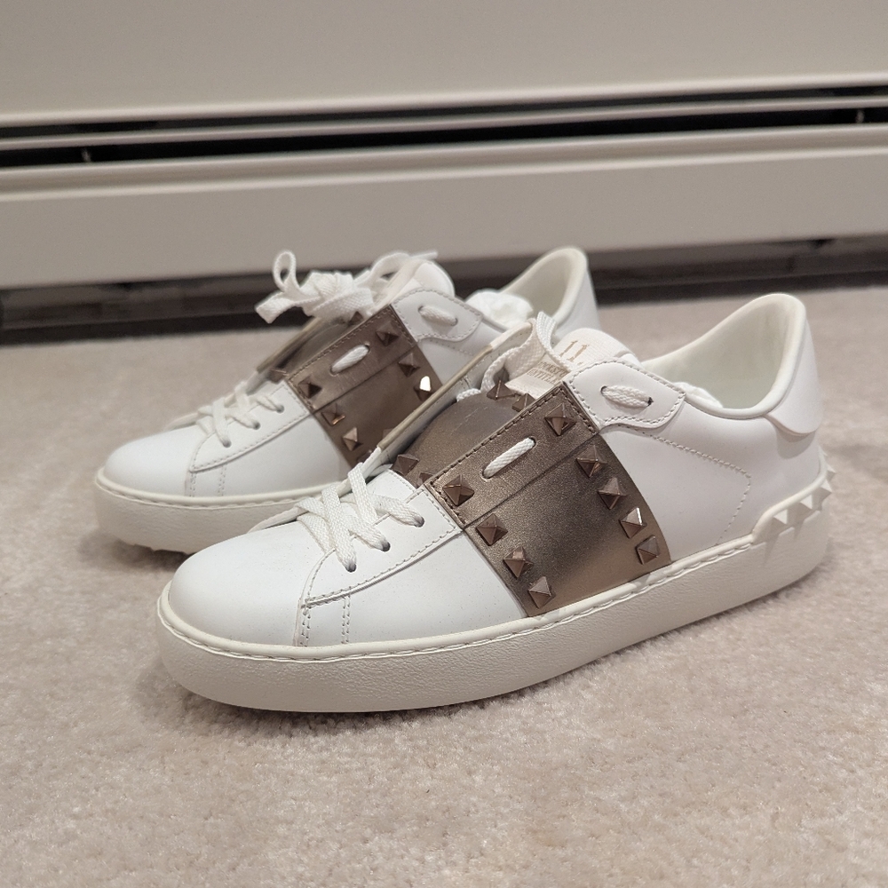 Valentino Women's White Rockstud Sneakers Size 38 - New With Box